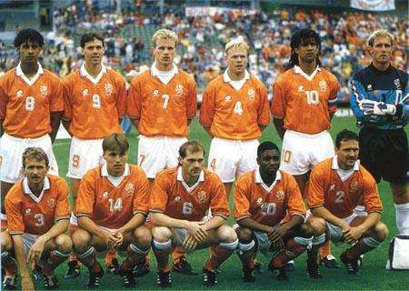 西甲为什么没荷兰人(从五大联赛中找荷兰足球的没落之谜，荷兰只能说是球员，而非球星)