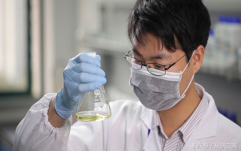 新房刚刚装修完，里面的味道怎么去除？活性炭和绿植？别天真了
