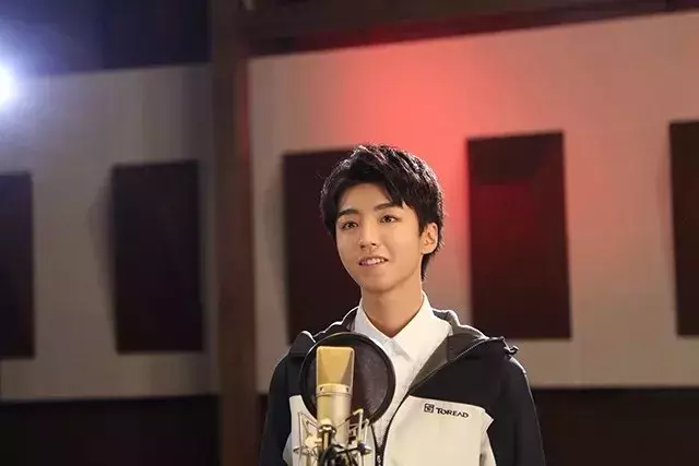 厉害了！百所高校大学生共唱《中国梦》附王俊凯、关晓彤独家拍摄花絮