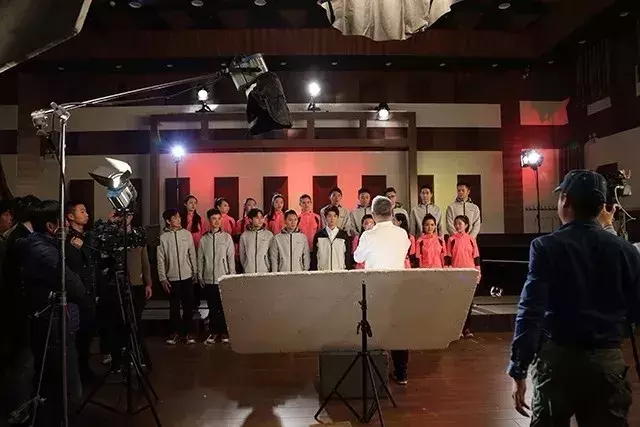 厉害了！百所高校大学生共唱《中国梦》附王俊凯、关晓彤独家拍摄花絮