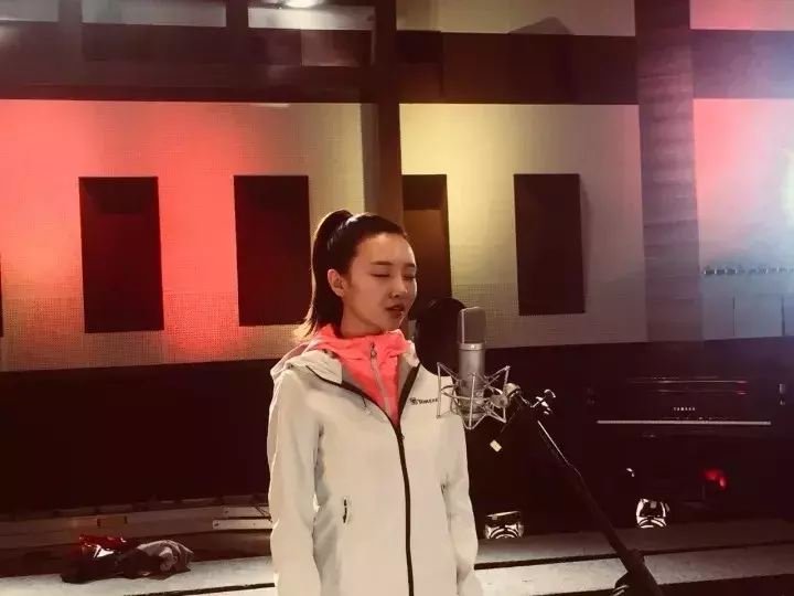 厉害了！百所高校大学生共唱《中国梦》附王俊凯、关晓彤独家拍摄花絮