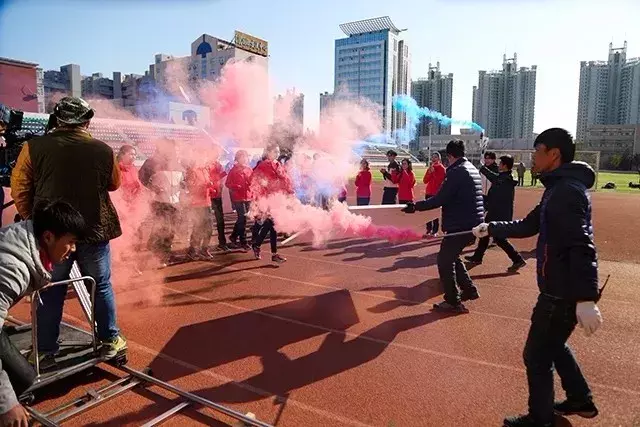 厉害了！百所高校大学生共唱《中国梦》附王俊凯、关晓彤独家拍摄花絮