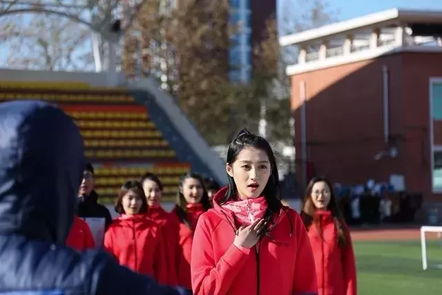 厉害了！百所高校大学生共唱《中国梦》附王俊凯、关晓彤独家拍摄花絮