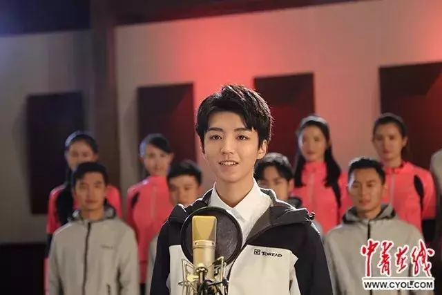 厉害了！百所高校大学生共唱《中国梦》附王俊凯、关晓彤独家拍摄花絮