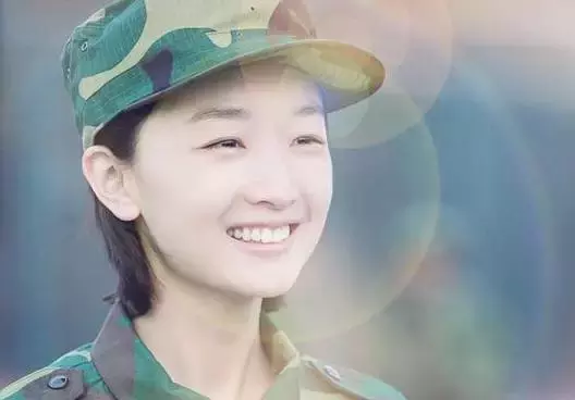 学生发型 17年流行的校园扎发 怎么少得了这些 安夏美发