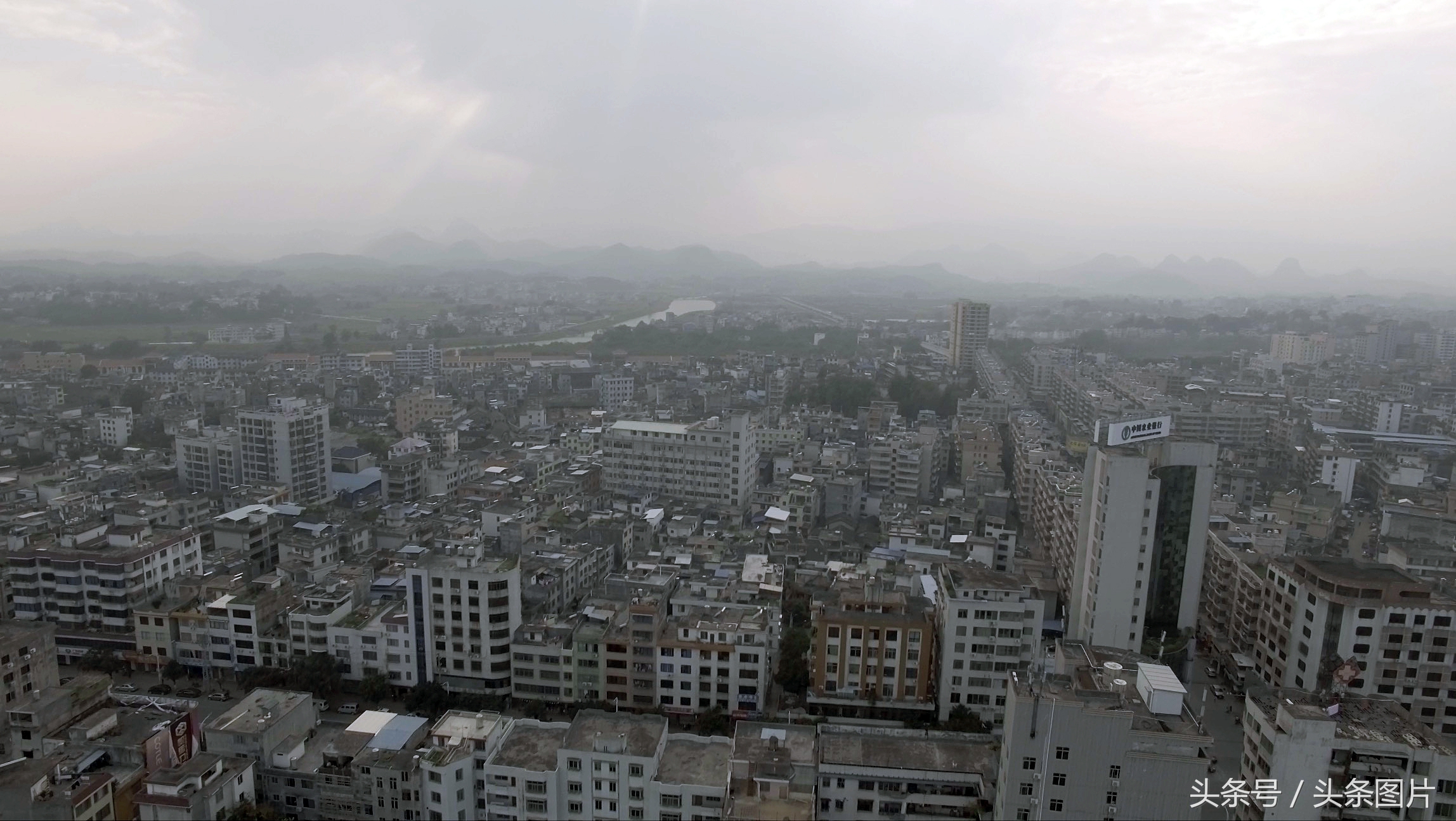 连州国际摄影年展今开幕，去不去得了现场，都来头条看展吧！