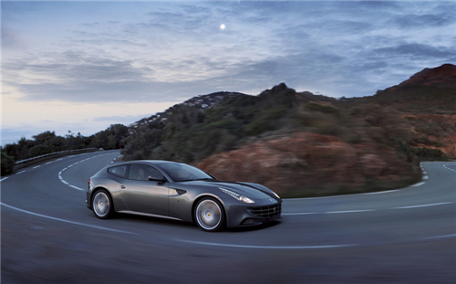 于一身,之所以这么受关注是因为法拉利ff是法拉利家族首款四驱跑车,是