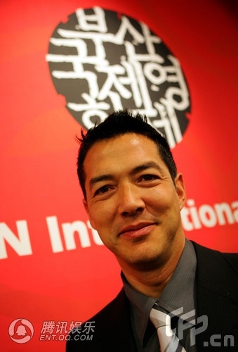 华裔演员 取得过美籍亚裔人士成就奖)亲兄弟:王盛德 王敏德(中美混血