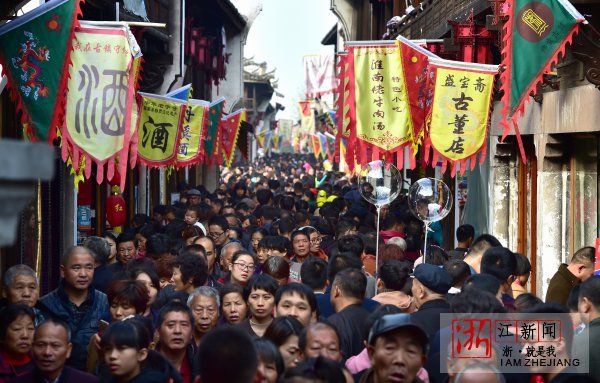 义乌佛堂古镇“十月十” 人山人海闹民俗