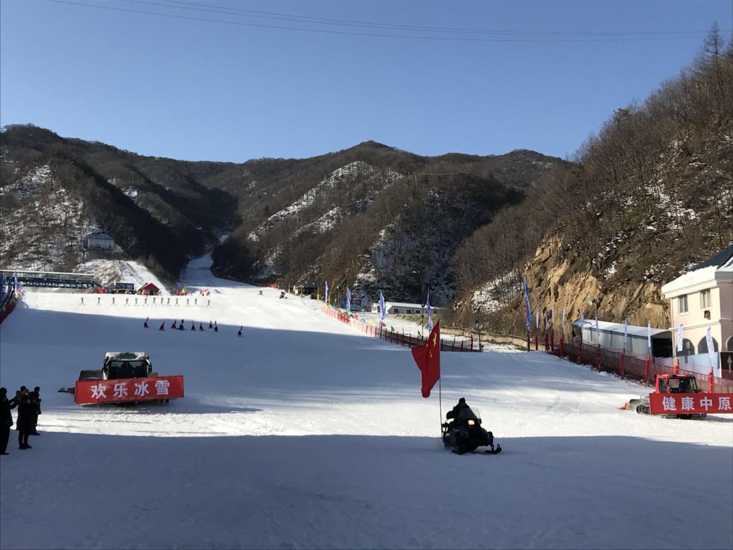 河南哪里有滑雪的地方(洛阳伏牛山滑雪度假乐园盛大开滑)