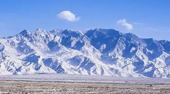 『诗词赏析』：山窗寒夜时，听雪洒竹林《名山胜景美雪图请珍藏》