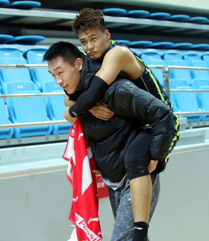 劳森为什么是nba后卫(赵睿咋又伤了，劳森就怎么难培养吗)