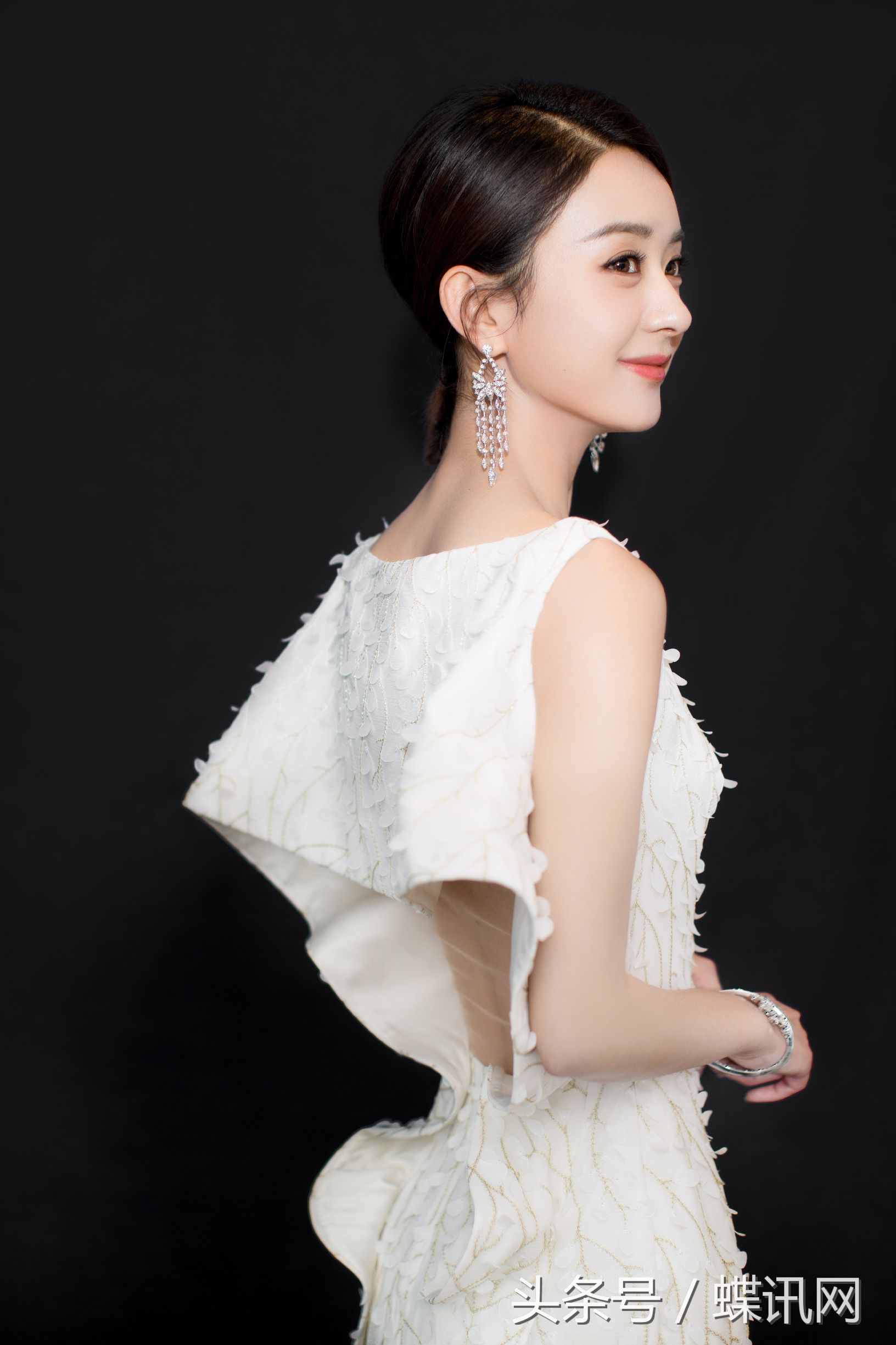 一周星装 | 年末颁奖季, 范冰冰杨幂赵丽颖纷纷出来炫衣品领大奖