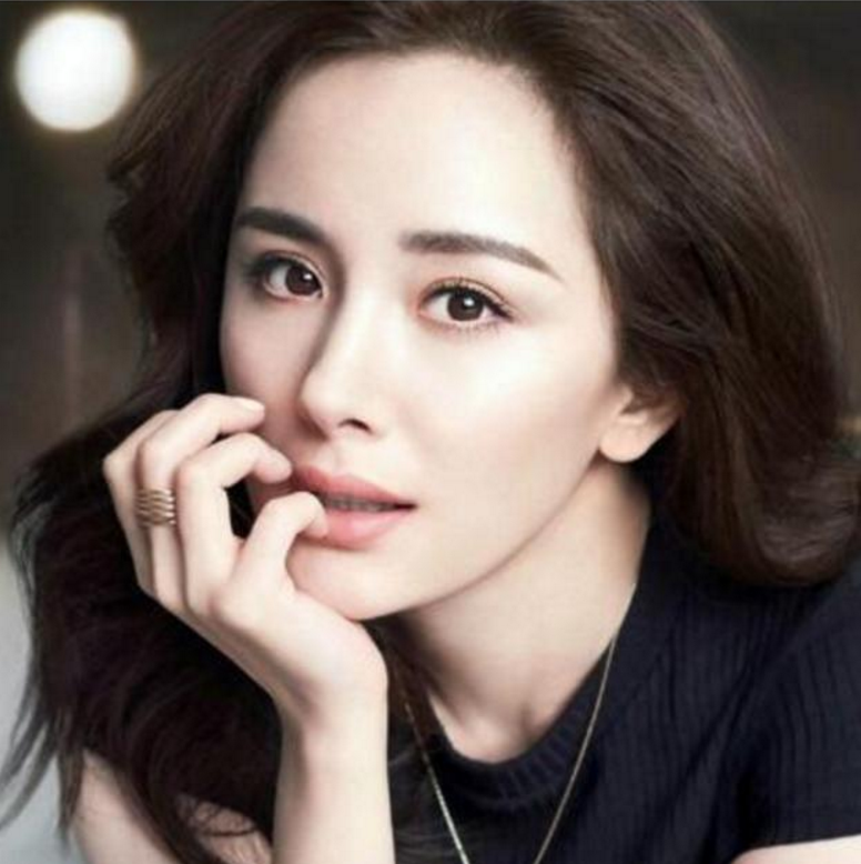 尤其是下巴这里