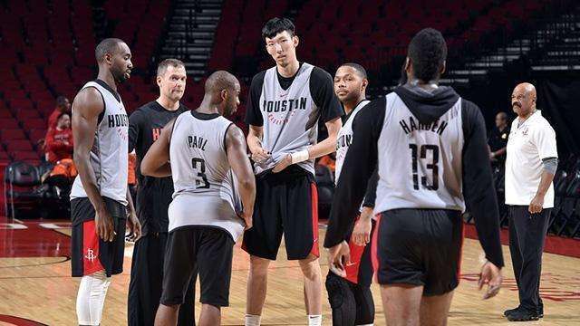 上海队为什么打nba(周琦进NBA有多容易？还记得当年上海队为姚明开的4个条件嘛！)