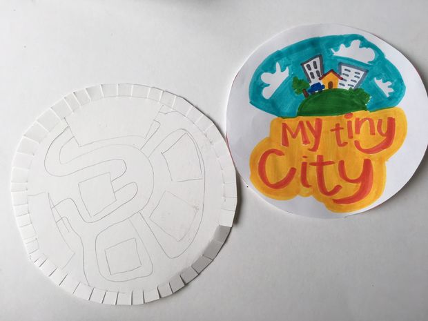 儿童玩具有移动小汽车的迷你城市