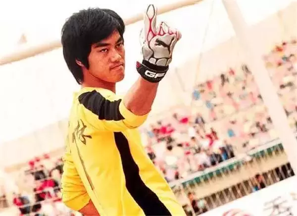 5,五师兄:周星驰招牌功夫:大力金刚腿一直遵从师傅的遗志,将少林功夫