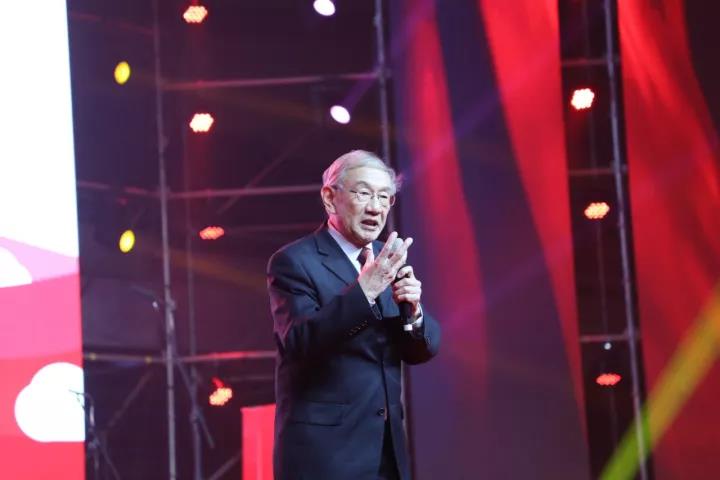 这支平均年龄74岁的清华校友合唱团回家，感动了多少清华人