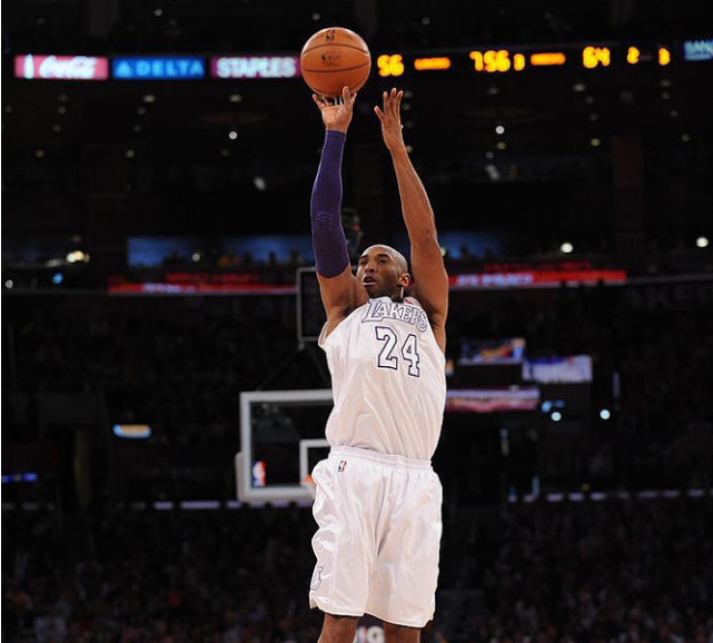 湖人科比纪念版球衣(值得收藏!