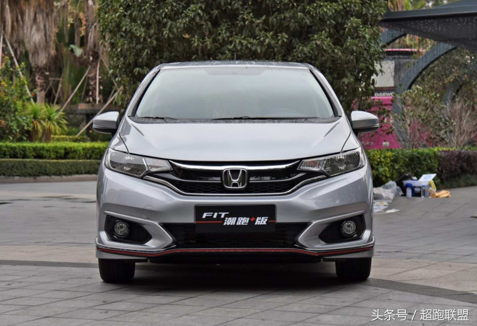 首台2018款飞度到店,1.5动力配cvt变速箱,油耗3毛5,售价7万起