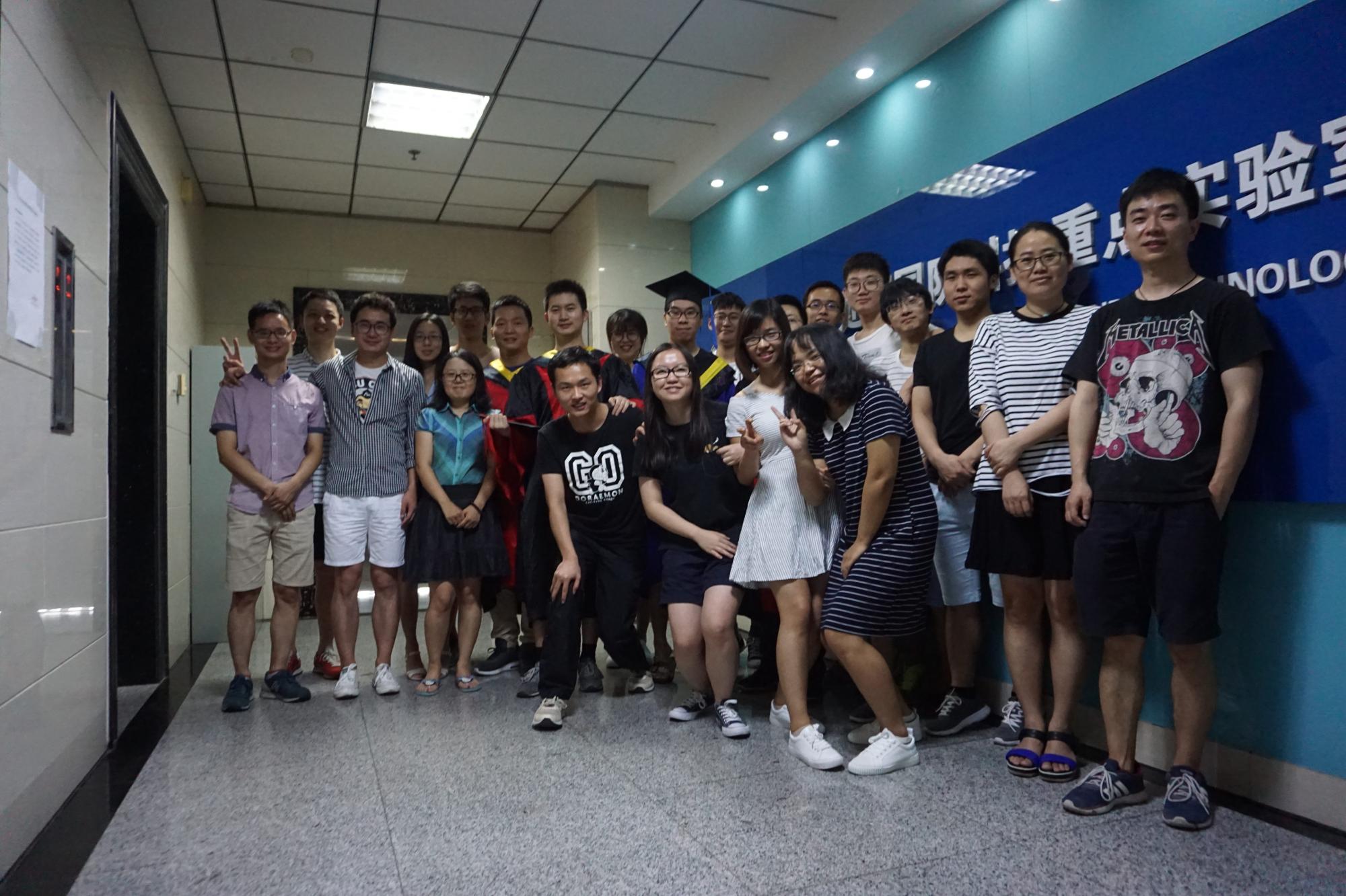 师从保铮院士，30岁教授博导，任西电电子工程学院副院长，他是如何带研究生的？