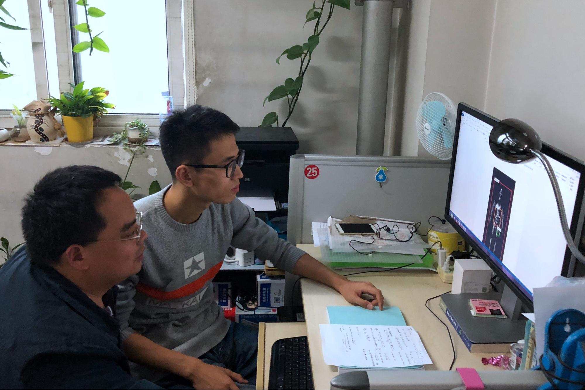 师从保铮院士，30岁教授博导，任西电电子工程学院副院长，他是如何带研究生的？