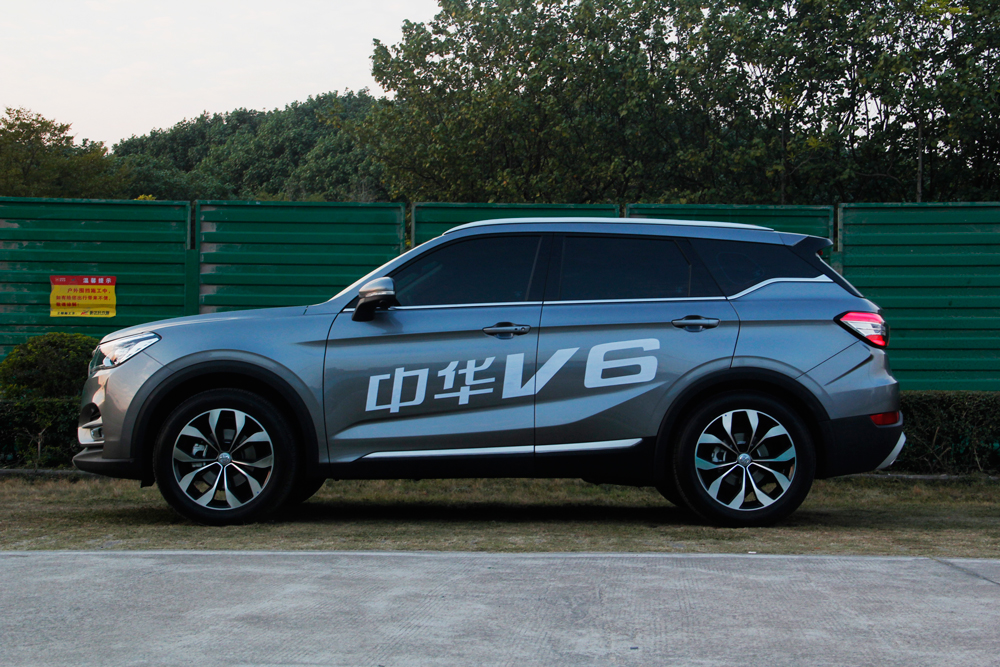 最美中国suv,百公里加速比哈弗h6快2s,试驾华晨中华v6!