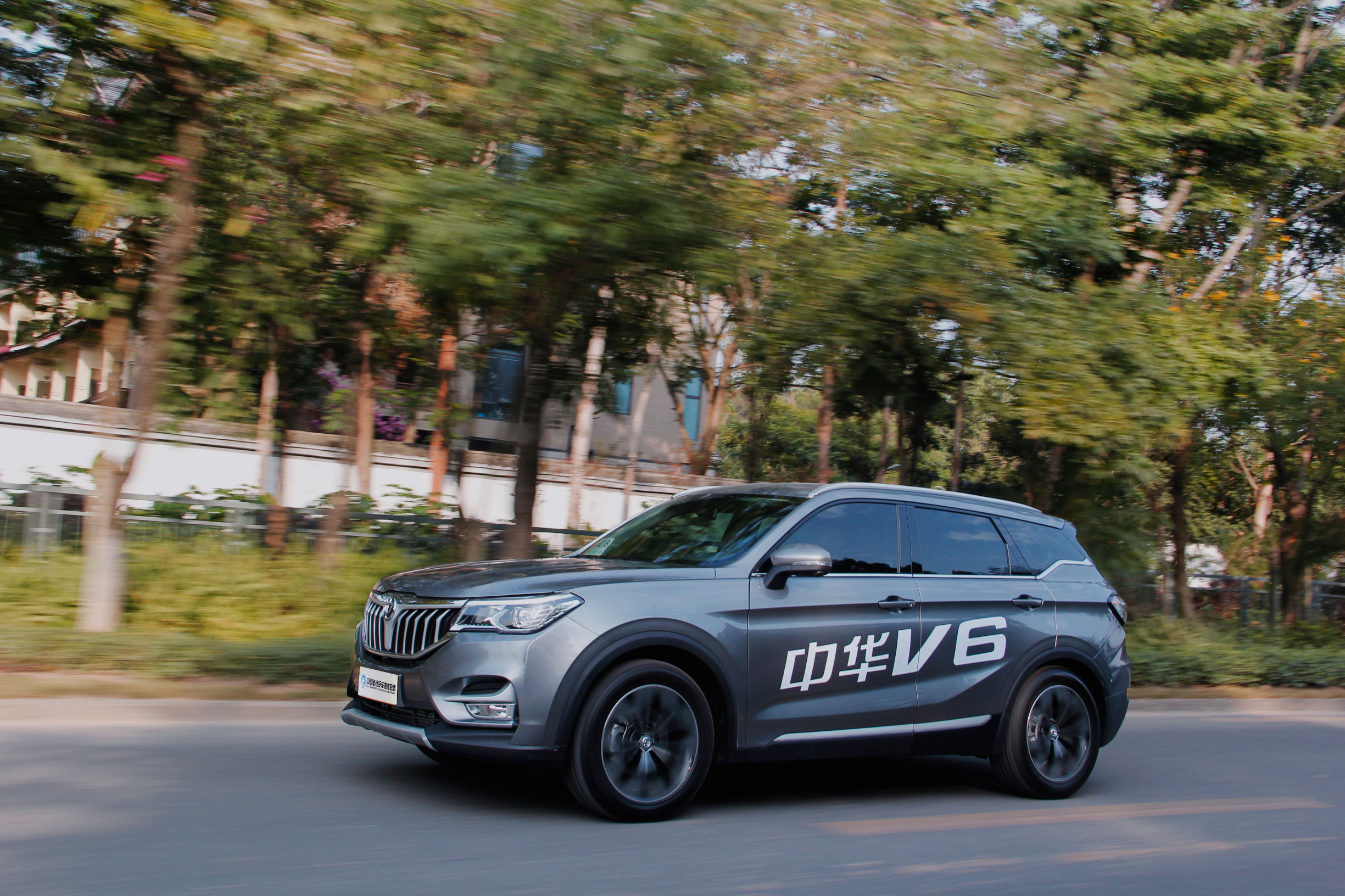 最美中国suv,百公里加速比哈弗h6快2s,试驾华晨中华v6!