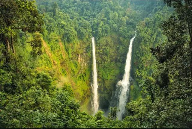 虽然东南亚地区的瀑布一直给人心有余而力不足的感觉,但是相信老挝