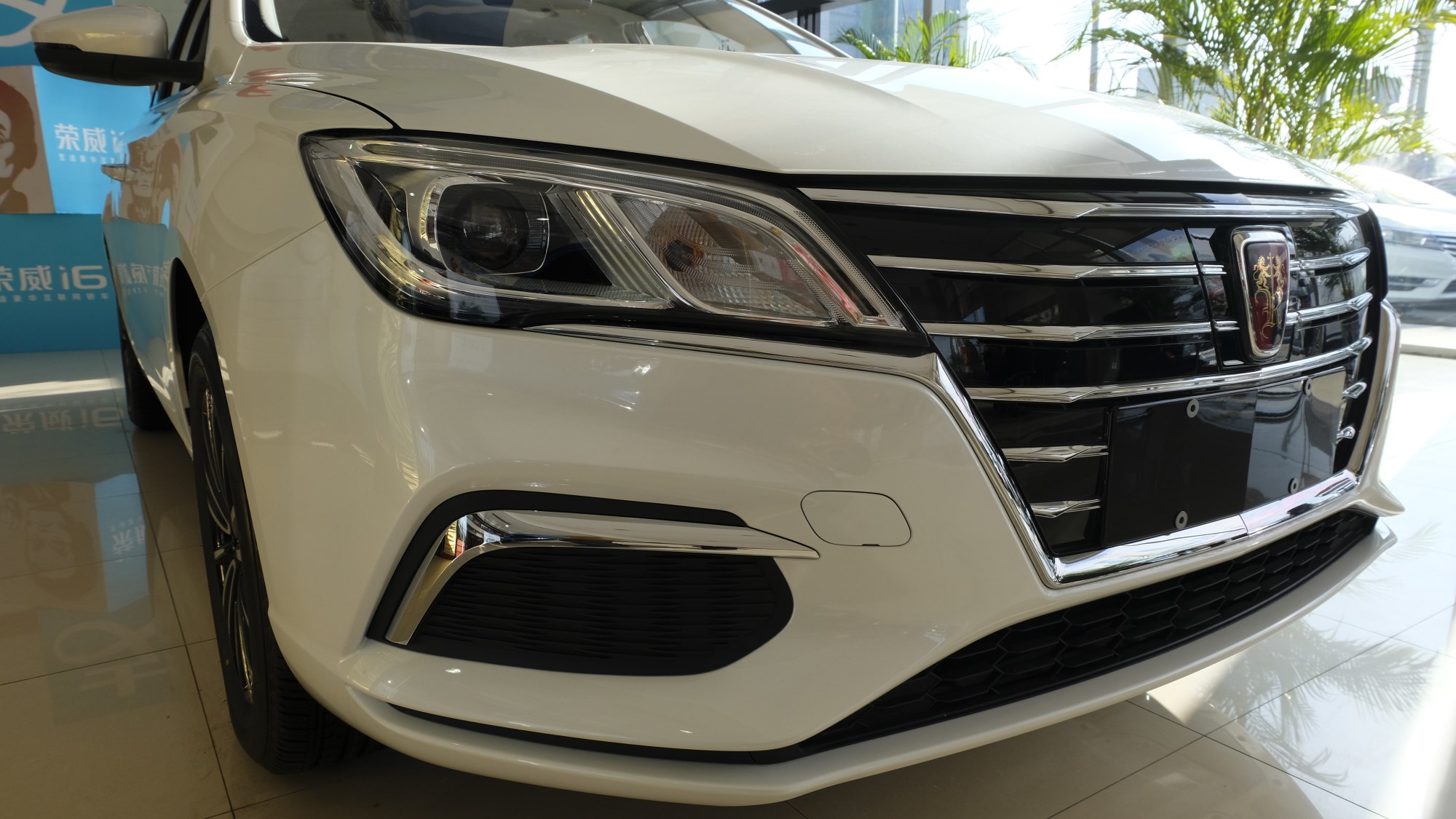 荣威ei5来了,带互联网黑科技,时尚空间大的纯电动休旅车