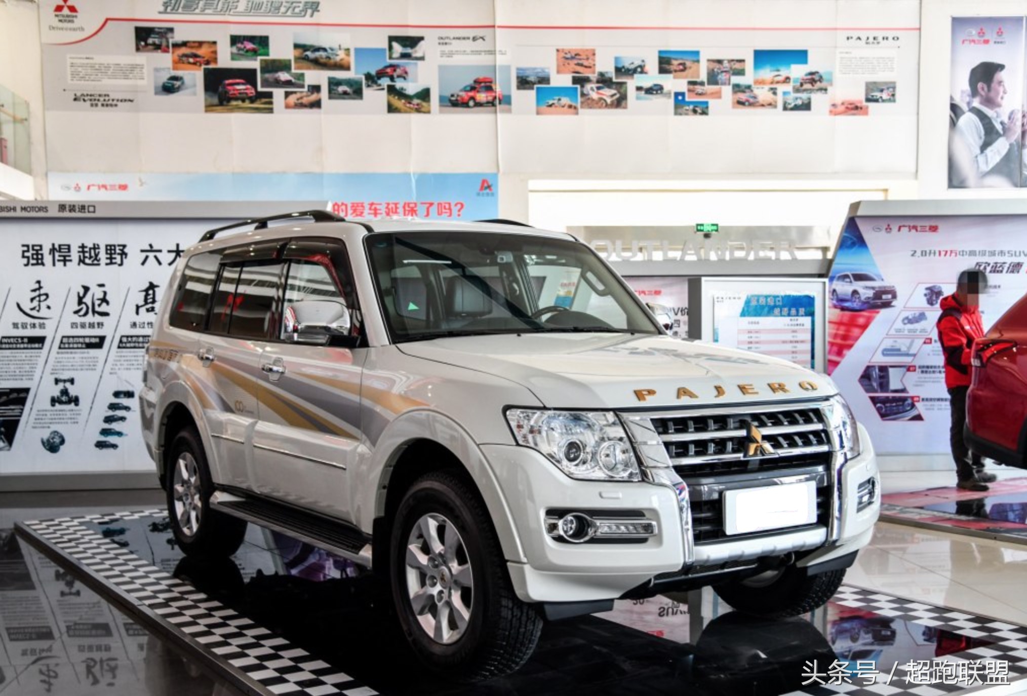 三菱纯进口越野车,搭载v6动力配全时四驱,越野不输陆巡普拉多!