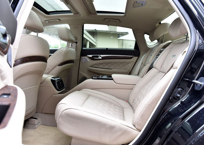 别再瞧不起国产车,这三款国产四座轿车后座豪华一点不输奔驰宝马