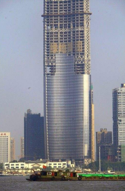 中国新建的第一高楼即将诞生：耗资300亿高达636米，预计明年完工