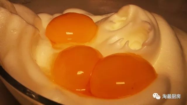 蛋皮破了怎么办(酥软到漫步云端的蛋包饭VS不用刷锅洗碗的鸡蛋卷)