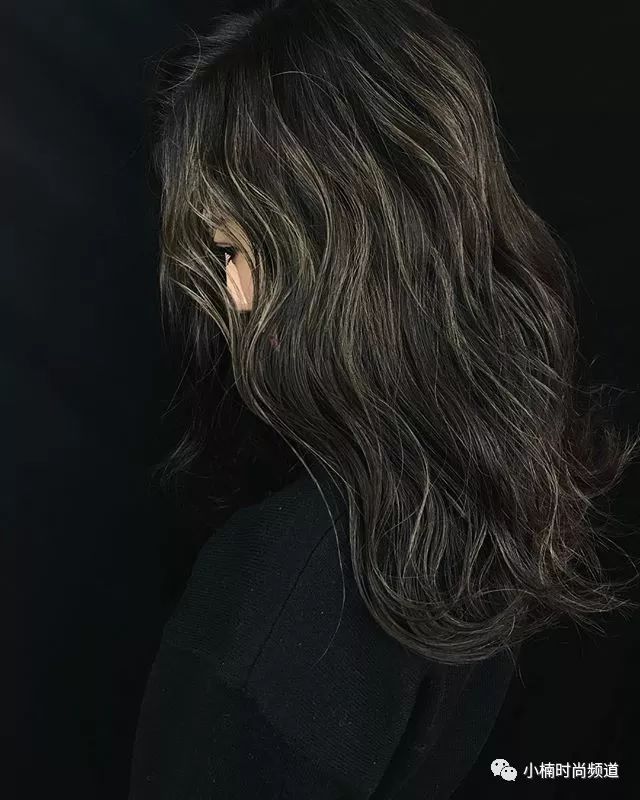 烟熏灰色头发图片(来年就是要染这个发色) - 赤虎壹号