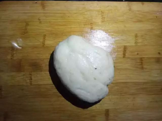 不会流动的烫面糖油糕，浓浓的芝麻香，越吃越爱吃，根本停不下来