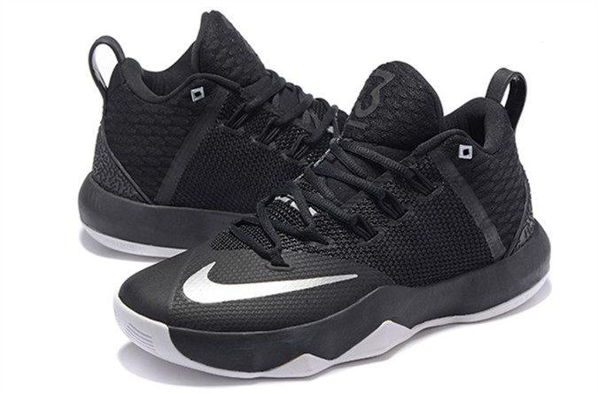 詹姆斯使节系列篮球鞋是耐克为詹姆斯推出的个人第二款支线系列,它是