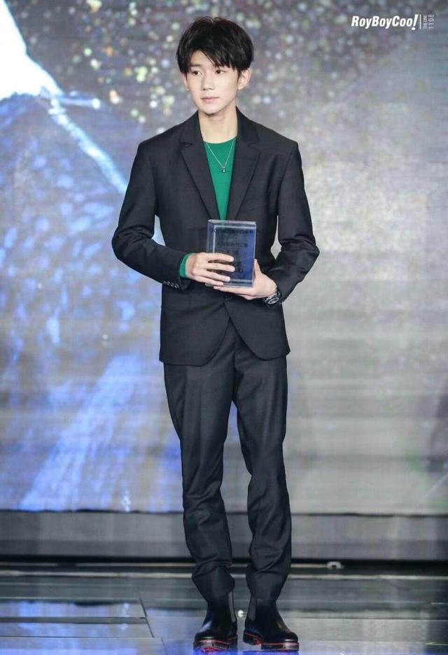 王源身高体重(王源出席活动被粉丝狂喊心疼,都是裤子惹的祸)