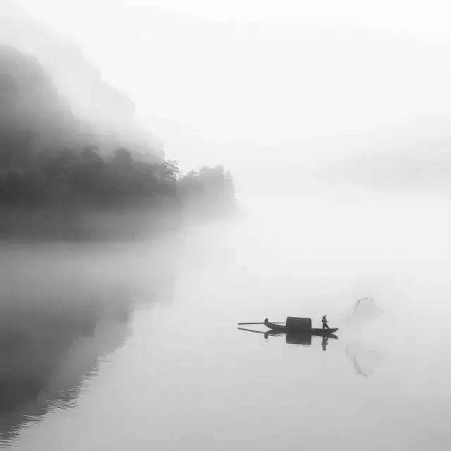 上联：郴江幸自绕郴山，为谁流下潇湘去 求下联