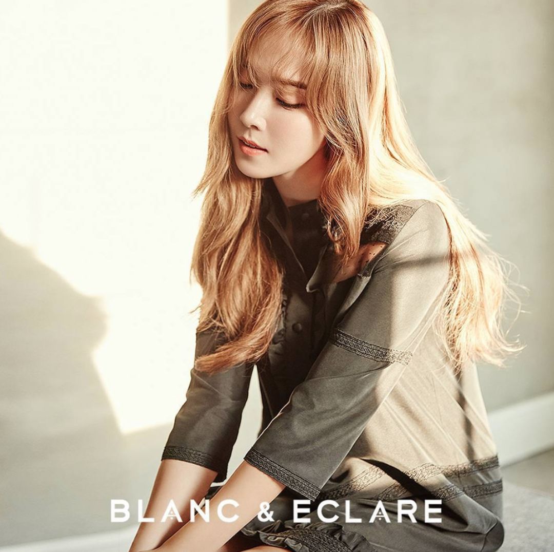 即使老板又是设计师还是广告模特,真的棒棒哒,连广告模特费用都省了