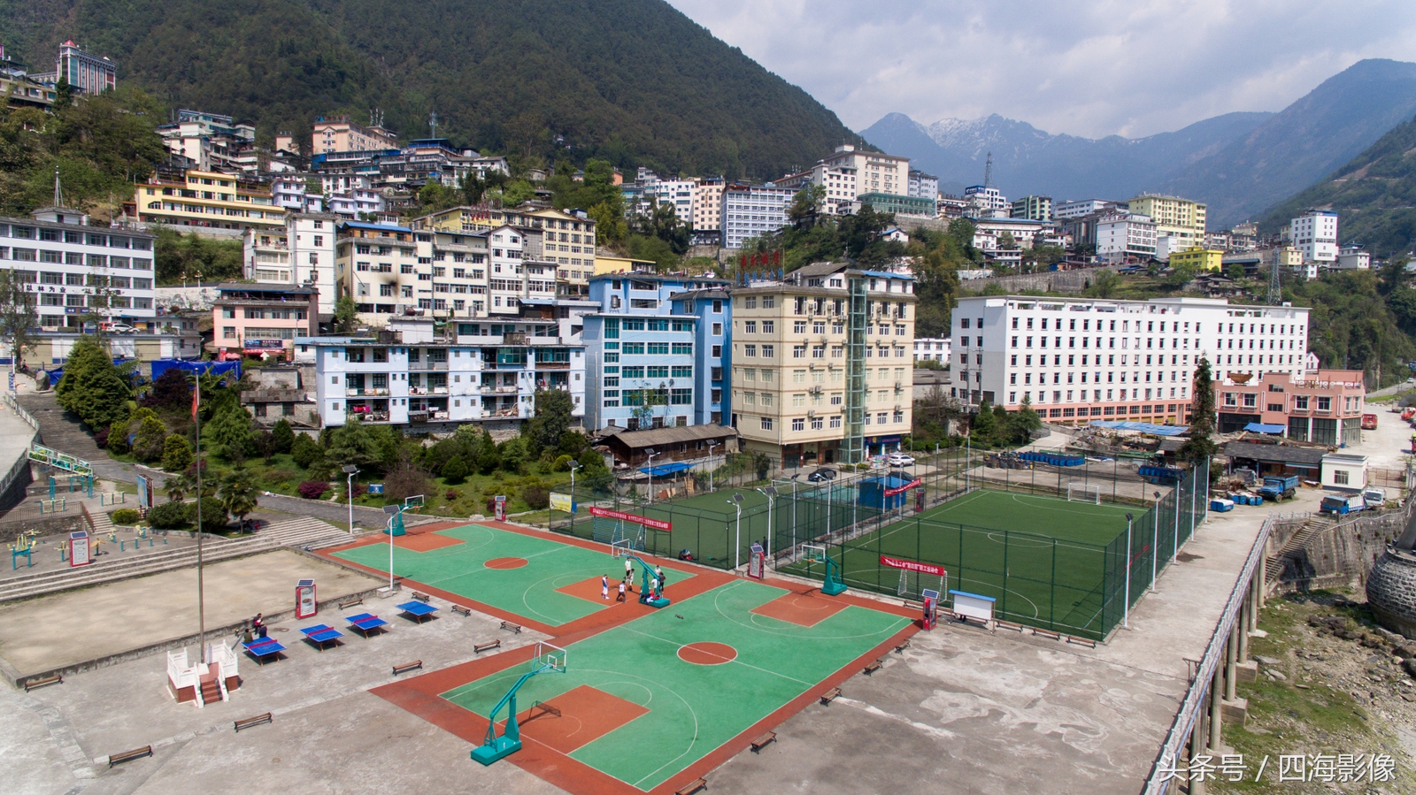 航拍云南十佳县城之一-"三江明珠"怒江州贡山独龙族怒族自治县