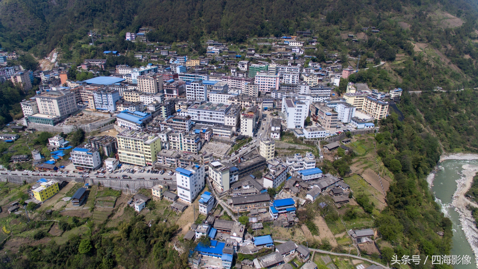 航拍云南十佳县城之一"三江明珠"怒江州贡山独龙族怒族自治县