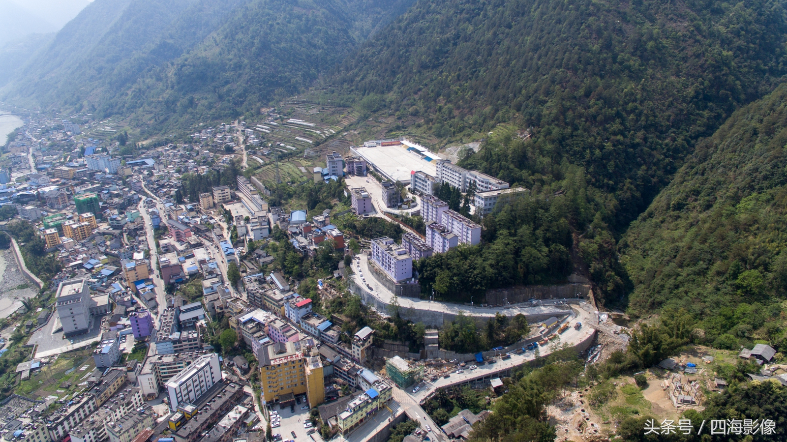 航拍云南十佳县城之一-"三江明珠"怒江州贡山独龙族怒族自治县