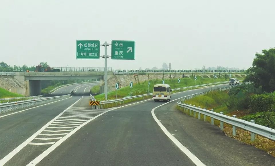 2018在成都落户、购房、上学有新规！看完你更离不开这~