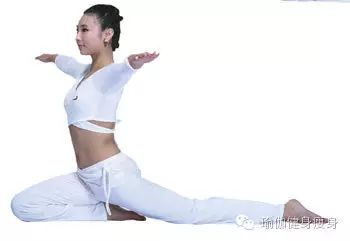 四式美胸瑜伽 塑造胸部优美线条