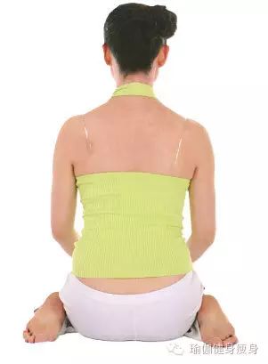 四式美胸瑜伽 塑造胸部优美线条