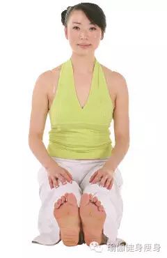 四式美胸瑜伽 塑造胸部优美线条