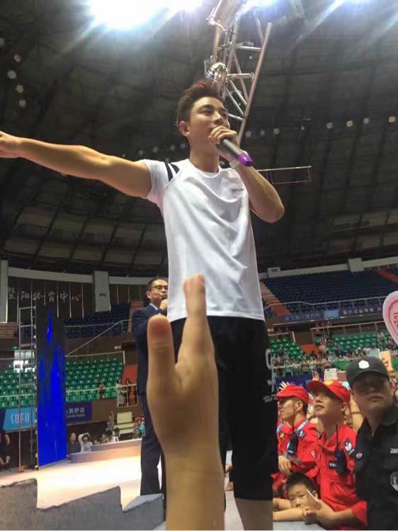 贾乃亮与李小璐各自的大学时代对比