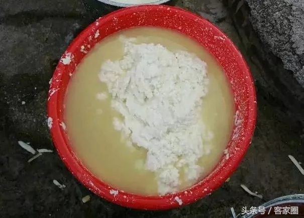 木薯粉是什么做的（木薯粉的制作过程和食用特点）