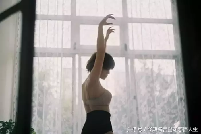 患难见真情,扶墙也别倒